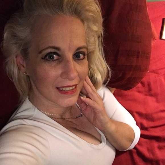 Meet your Posher, Lynne - Picture 2 of 5